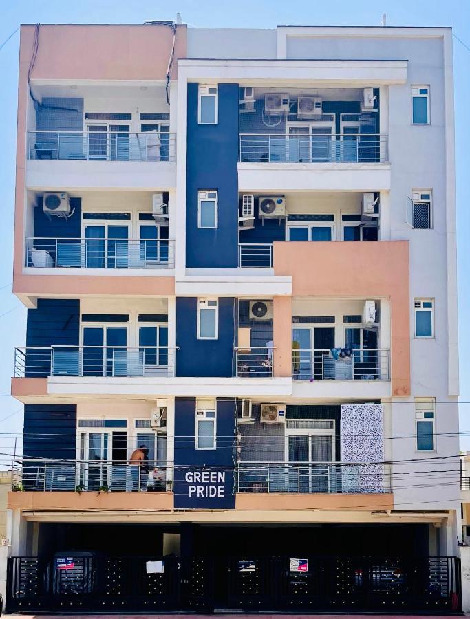Airport Bliss Apartment+Balcony & Netflix + Prime Jaipur Eksteriør bilde
