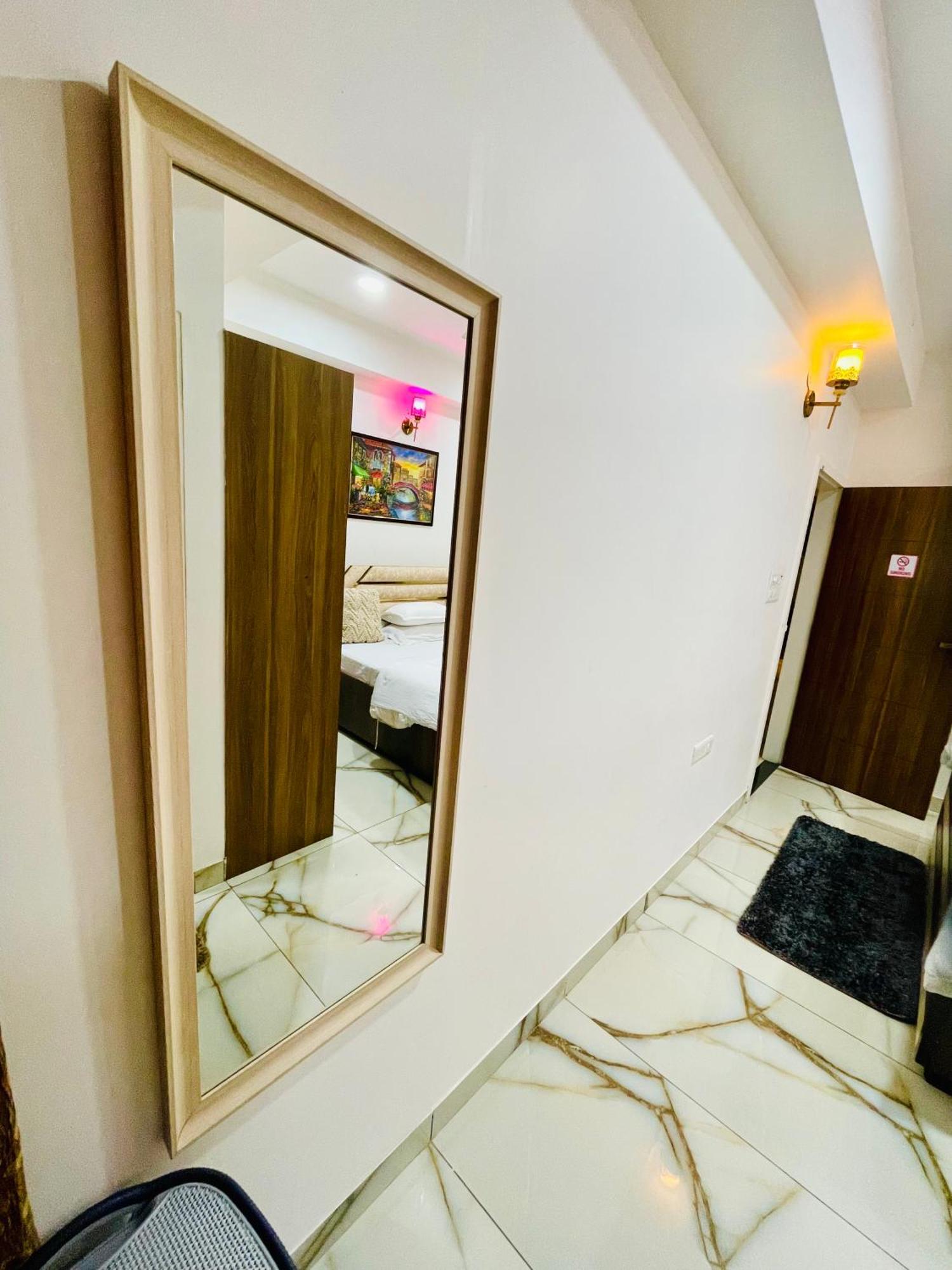 Airport Bliss Apartment+Balcony & Netflix + Prime Jaipur Eksteriør bilde